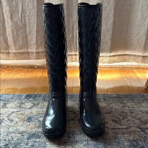 Quilted Gloss Knee-High Rain Boots - Black